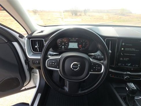 Used 2018 Volvo XC60 T6 Momentum w/ Advanced Package image 25