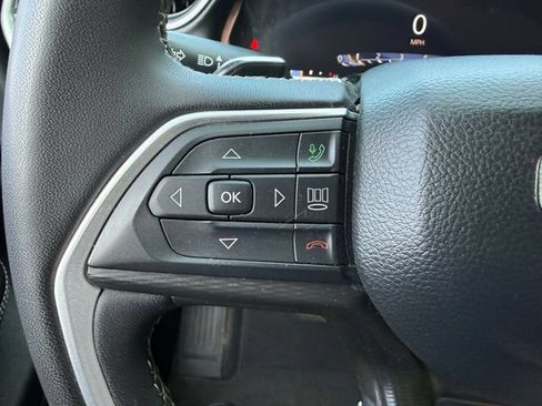 Used 2023 Jeep Grand Cherokee Laredo AWD/4WD image 14