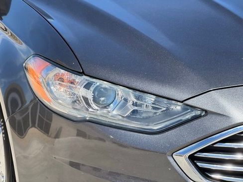 Used 2018 Ford Fusion SE w/ Fusion SE Technology Package image 8