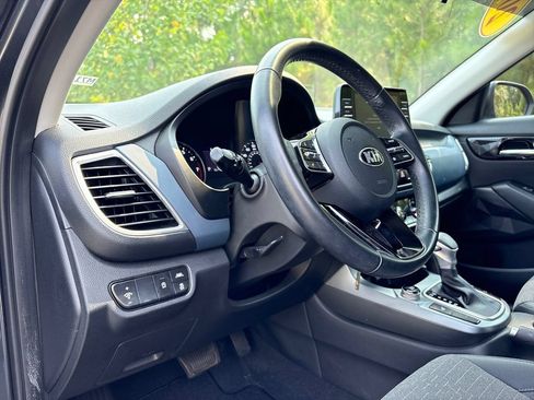 Used 2021 Kia Seltos S AWD/4WD image 5