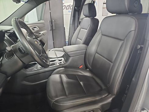 Used 2023 Chevrolet Traverse LT w/ LT Premium Package AWD/4WD image 21