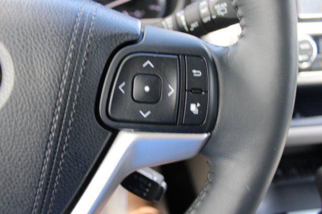 Used 2016 Toyota Highlander XLE FWD image 26