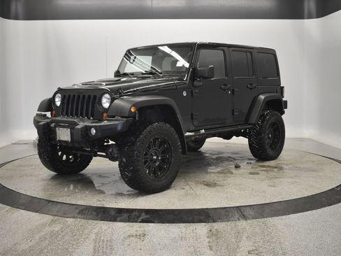 Used 2013 Jeep Wrangler Unlimited Sahara image 2