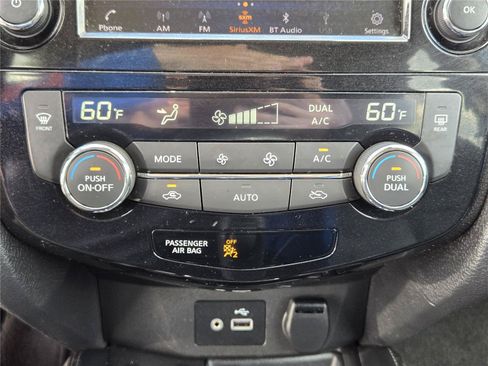 Used 2019 Nissan Rogue SL w/ Premium Package FWD image 17