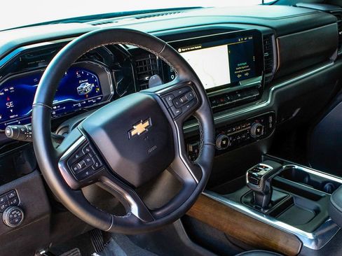 Used 2025 Chevrolet Silverado 1500 High Country AWD/4WD image 15