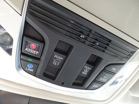 Used 2024 Acura RDX SH-AWD w/ Technology Package image 25