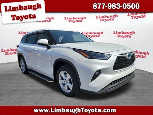 Used 2023 Toyota Highlander LE image 1