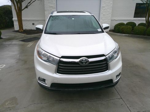 Used 2015 Toyota Highlander Limited Platinum image 10