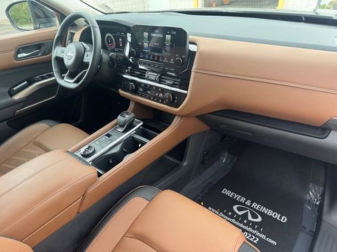 Used 2025 Nissan Pathfinder Platinum image 27