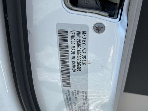 Used 2023 Chrysler Pacifica Touring-L FWD image 29