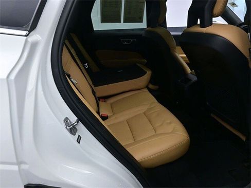 Used 2018 Volvo XC60 T5 Momentum w/ Vision Package image 26