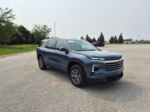 Used 2024 Chevrolet Traverse LT FWD image 4