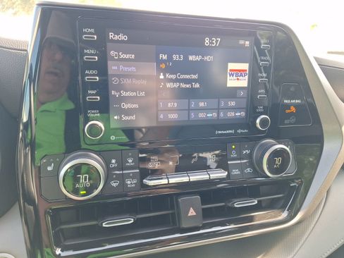 Used 2021 Toyota Highlander XLE FWD image 27