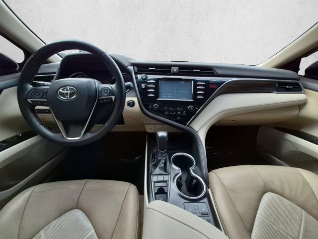 Used 2018 Toyota Camry XLE FWD image 17