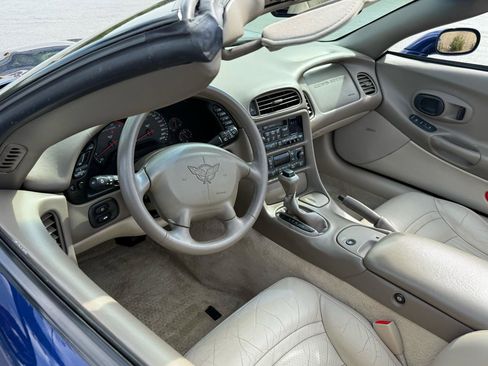 Used 2004 Chevrolet Corvette Convertible w/ Preferred Equipment Group RWD image 26