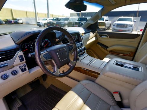 Used 2017 GMC Yukon XL Denali w/ Open Road Package image 4