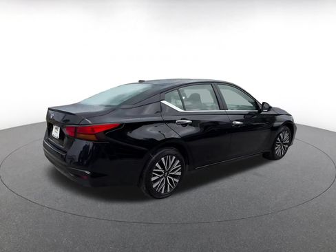 Used 2025 Nissan Altima 2.5 SV FWD image 15