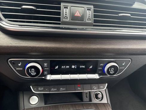 Used 2023 Audi Q5 2.0T Premium w/ Convenience Package image 14