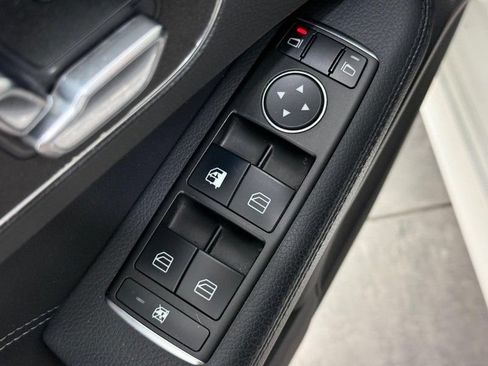 Used 2014 Mercedes-Benz E 350 4MATIC Sedan image 20