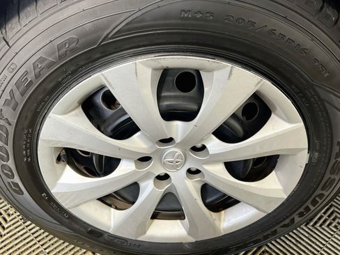 Used 2025 Toyota Corolla LE FWD image 14