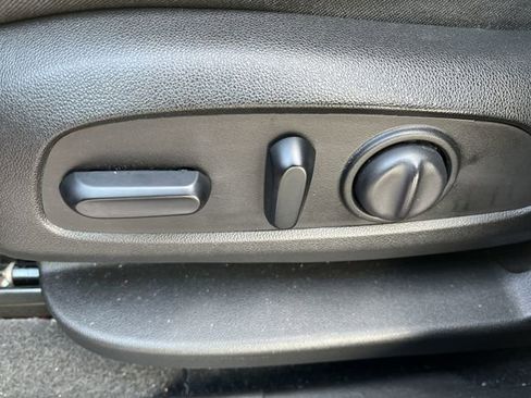 Used 2019 Chevrolet Equinox LT image 16