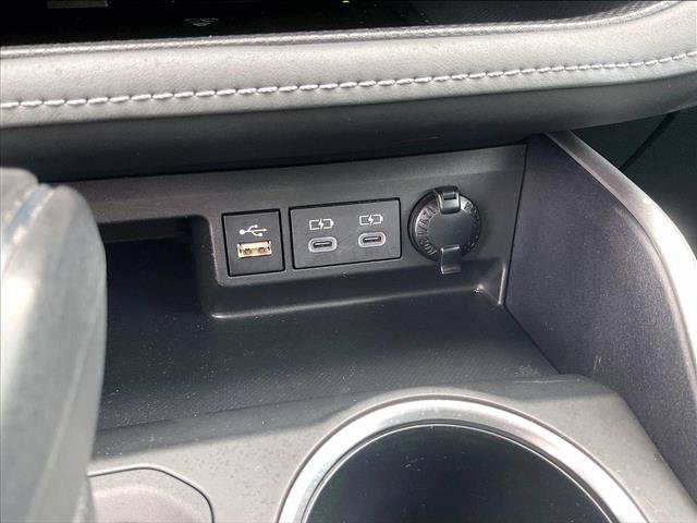 Used 2024 Toyota Highlander XLE FWD image 24