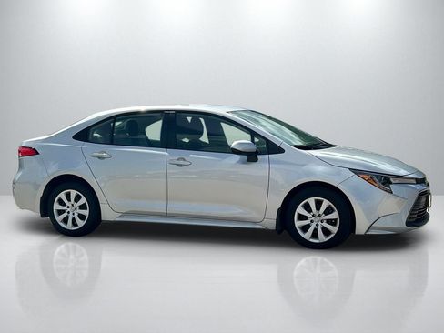 Used 2025 Toyota Corolla LE FWD image 4