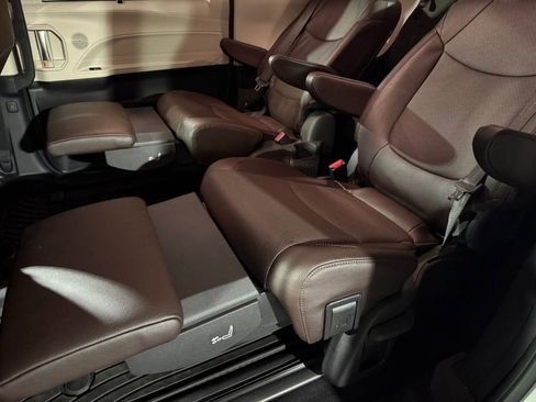 Used 2024 Toyota Sienna Platinum image 25