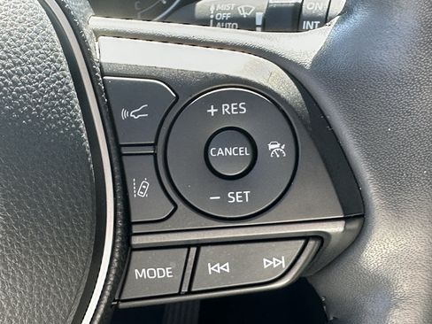 Used 2019 Toyota RAV4 Limited w/ Cold Weather Package FWD image 25