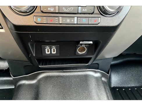 Used 2020 Ford F150 Lariat w/ Trailer Tow Package image 16