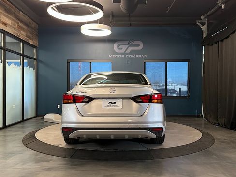 Used 2024 Nissan Altima 2.5 S image 4