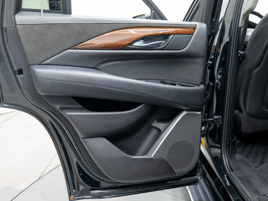 Used 2019 Cadillac Escalade Luxury AWD/4WD image 59