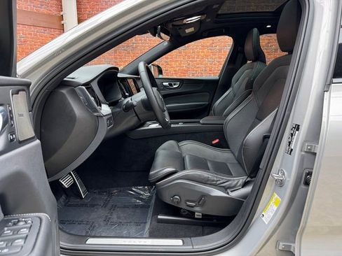 Used 2022 Volvo XC60 B6 R-Design image 22