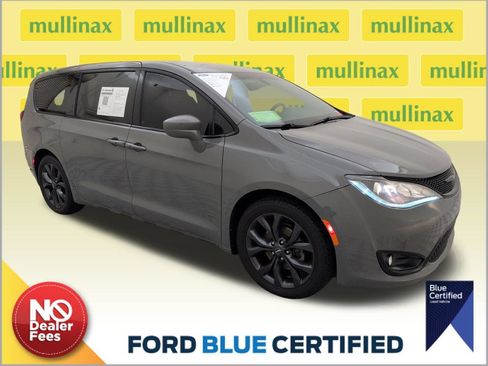 Used 2020 Chrysler Pacifica Touring w/ S Appearance Package FWD image 1