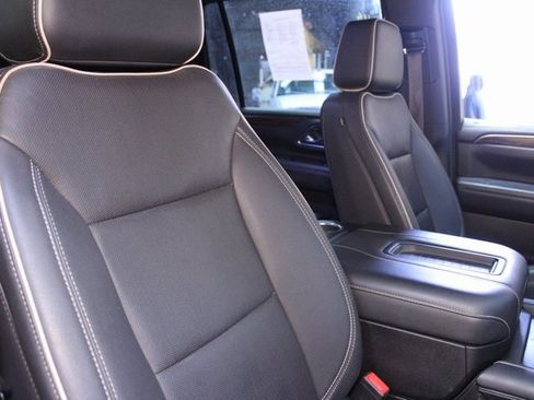 Used 2023 Chevrolet Suburban Premier image 11