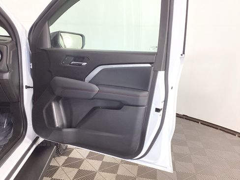 Used 2023 Chevrolet Colorado Z71 w/ Z71 Convenience Package 2 image 8