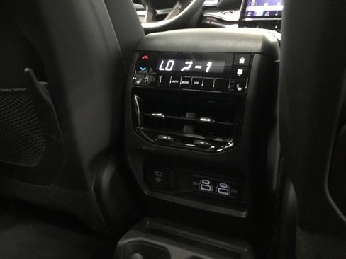 Used 2024 Jeep Grand Cherokee L Limited AWD/4WD image 23