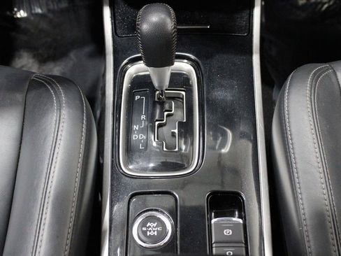 Used 2020 Mitsubishi Outlander SEL image 32