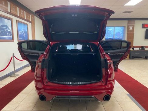 Used 2023 Alfa Romeo Stelvio Estrema image 13