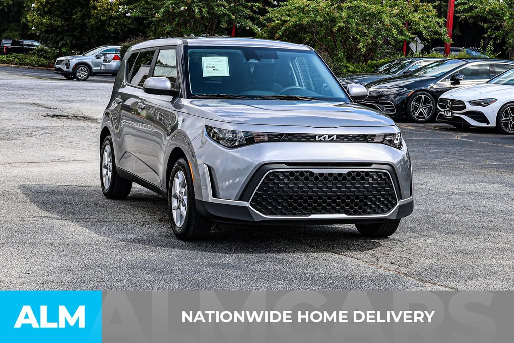 Used 2025 Kia Soul LX w/ LX Technology Package FWD image 4