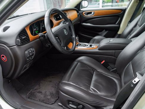 Used 2006 Jaguar XJ Vanden Plas Super V8 Portfolio RWD image 11