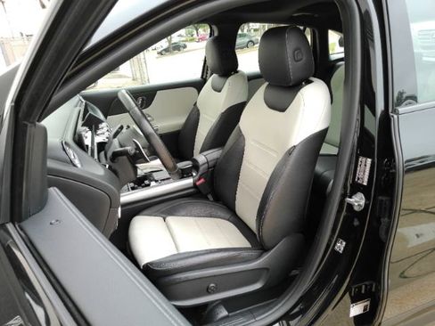 Used 2021 Mercedes-Benz GLA 35 AMG 4MATIC w/ Premium Package image 6