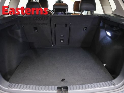 Used 2025 Volkswagen Taos SE AWD/4WD image 9