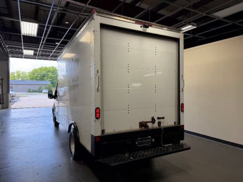 Used 2022 Ford Transit 350 DRW RWD image 4