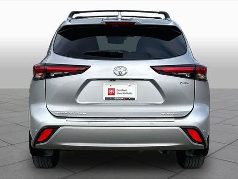 Certified 2025 Toyota Highlander Platinum AWD/4WD image 5