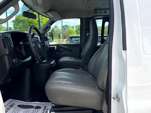 Used 2020 Chevrolet Express 3500 w/ Driver Convenience Package image 10
