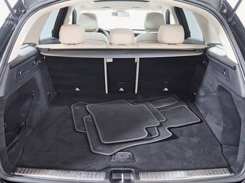 Used 2017 Mercedes-Benz GLC 300 4MATIC w/ Premium 2 Package image 38