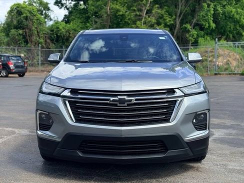 Used 2023 Chevrolet Traverse LT FWD image 3
