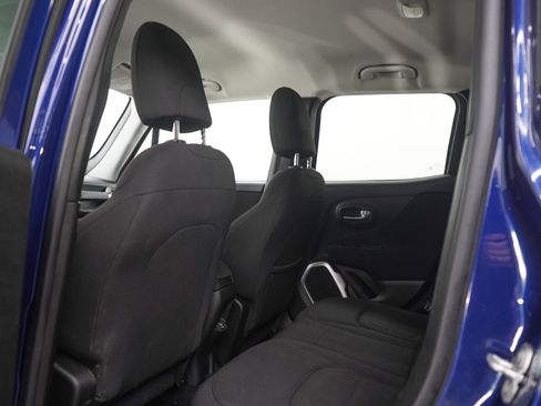 Used 2018 Jeep Renegade Latitude w/ Cold Weather Group AWD/4WD image 17