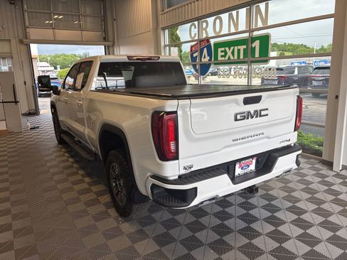 Used 2024 GMC Sierra 1500 AT4 w/ Technology Package AWD/4WD image 4